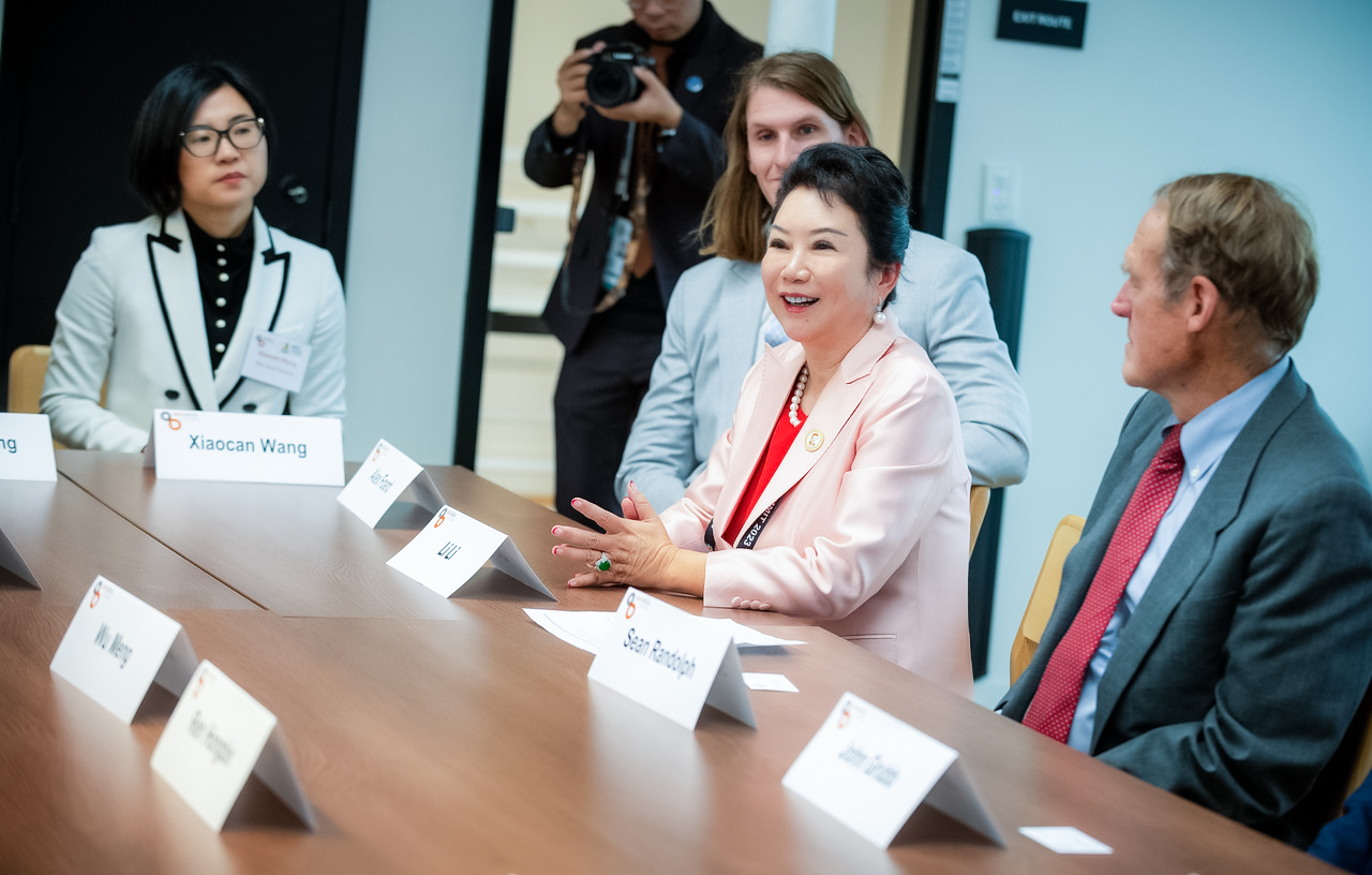 太阳集团tcy8722集团董事局李俐参加贸促会活动